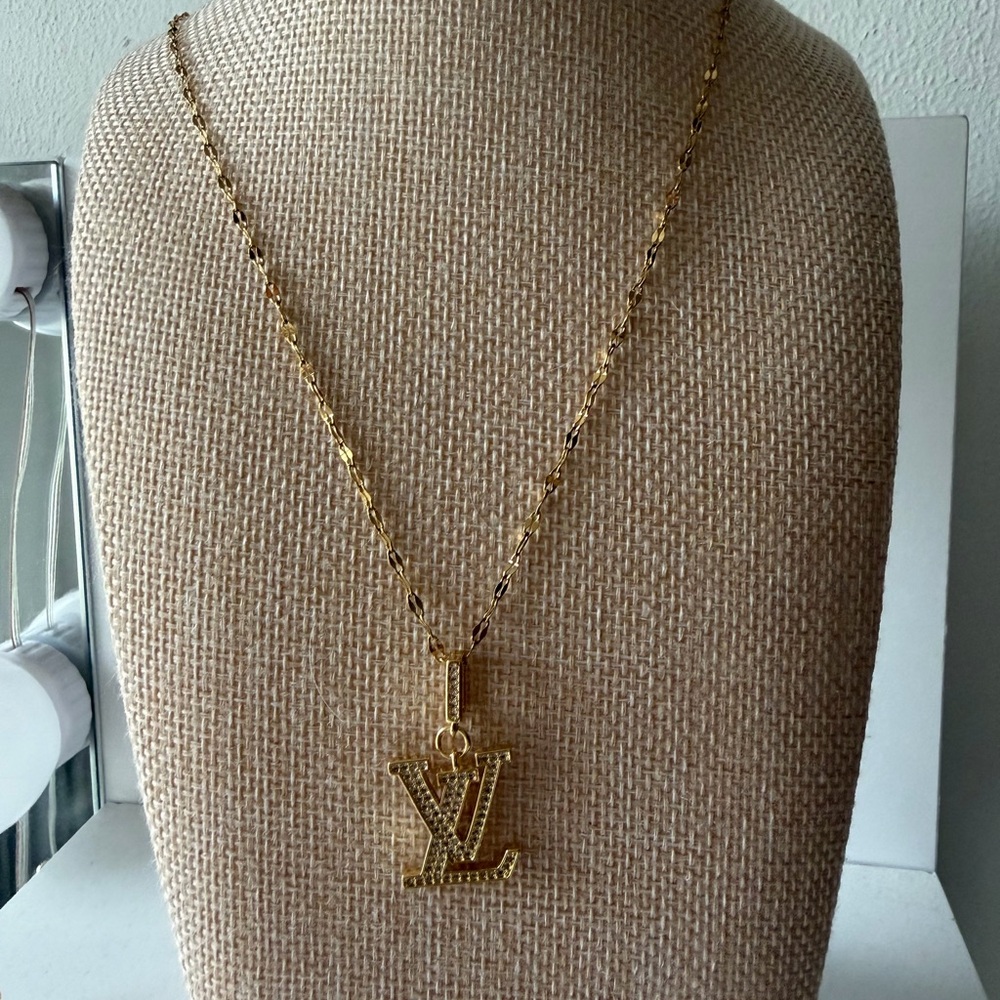 Louis Vuitton pendant necklace - Picture 2 of 6